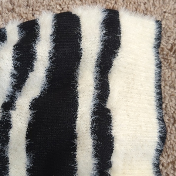 Belldini Zebra Print Eyelash Sweater V Neck Cozy Winter White Black 3XL - Picture 6 of 12